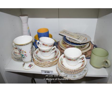 *SHELF OF MAINLY MIXED PORCELAIN WARE