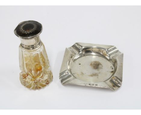 George V glass scent bottle with internal glass stopper and a silver nd tortoiseshell lid, Birmingham 1924, together with a B