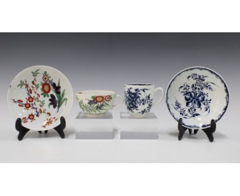 18th century Worcester kakiemon cup and saucer with blue hatched backstamp, circa 1765 together with an 18th century Worceste
