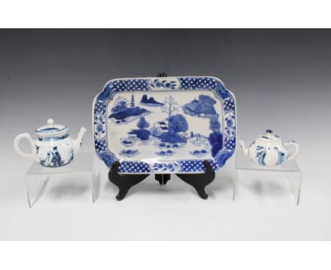A modern blue and white Willow pattern dish and two miniature V&amp;A Museum teapots to include Kangxi and Worcester (3) 27cm