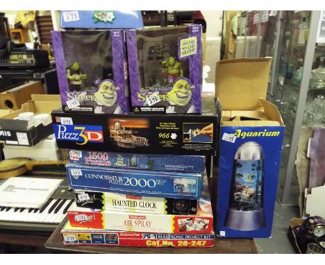 A collection of jigsaw puzzles to include Waddingtons, Jumbo, Randal Spangler, included in the lot are various children's gam