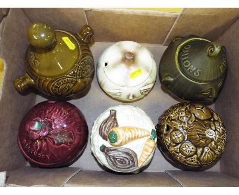 A collection of six ceramic preserve pots to include Sylvac 4753, 4750, 4553 and 516, and similar