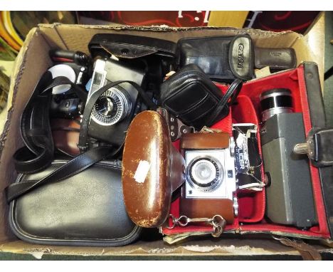 A quantity of vintage cameras to include Canon, Zeiss, B-Square Scuba, Yashica, Nikon and similar