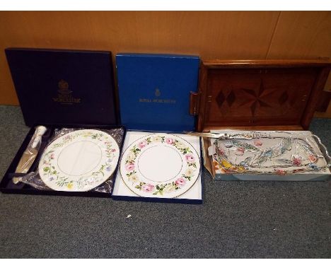 A good mixed lot to include a Royal Worcester cake slice, boxed, a Royal Worcester ceramic cake display, mahogany serving tra