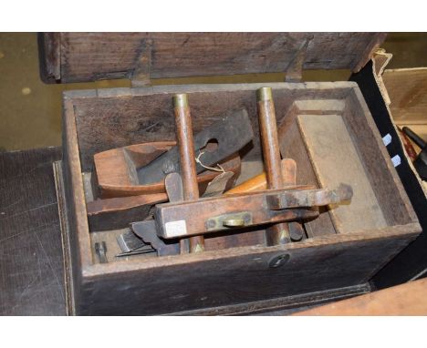 SMALL WOODEN TOOLBOX CONTAINING VARIOUS TOOLS