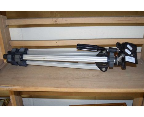 CAMERA TRIPOD