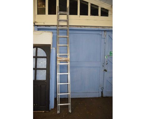 EXTENDING ALUMINIUM DOMESTIC LADDER