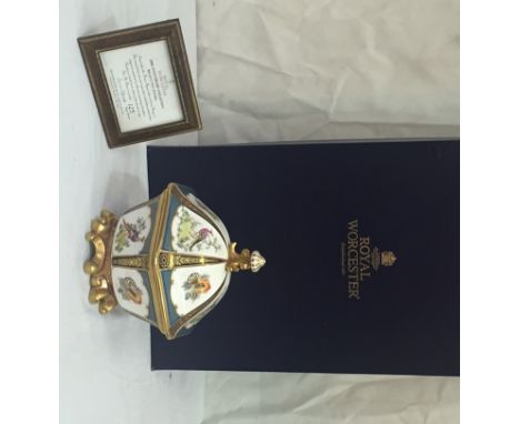 A large boxed Royal Worcester pot pourri No 123 (Anniversary Edition with Certificate)