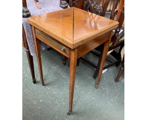 An Edwardian mahogany and satinwood banded games table, envelope fold out top, with green baize, over a single drawers, on sq