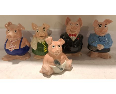 Wade, a complete set of unboxed NatWest Pig Piggy Banks. Please note this group includes Stoppers for each piggy bank. Condit