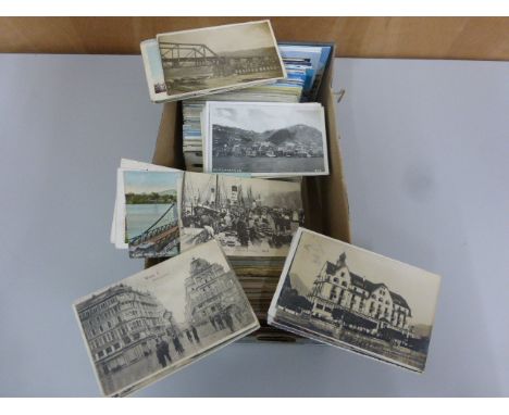 Collection of mixed vintage postcards 
