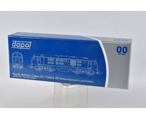 A BOXED DAPOL NORTH BRITISH 00 GAUGE CLASS 21 Diesel Hydraulic Locomotive, BR Green D6116, BR Green with small yellow panel H