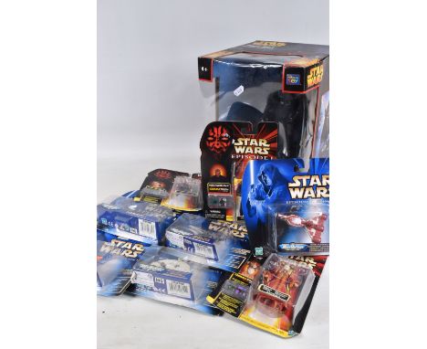 A SELECTION OF SEALED HASBRO 1999 STAR WARS EPISODE I FIGURES, to include a CommTalk models Amidala 84111, Darth Maul 84247, 
