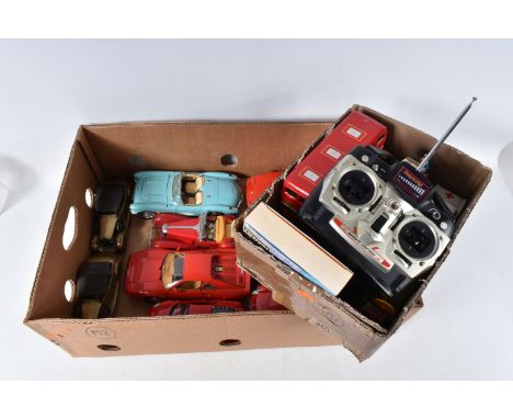 A QUANTITY OF UNBOXED AND ASSORTED DIECAST AND TINPLATE VEHICLES, to include Franklin Mint 1935 Mercedes Benz 500K Special Ro