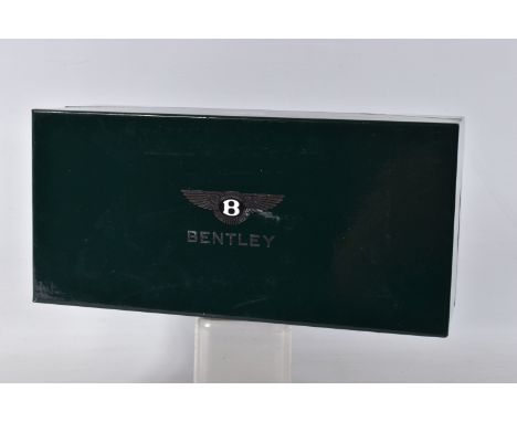 A BOXED MINICHAMPS BENTLEY MULSANNE 2010 MODEL VEHICLE SCALE 1:18, numbered 100 139902, painted orange, appears in new condit