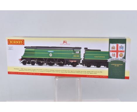 A BOXED HORNBY OO GAUGE MODEL RAILWAY LOCOMOTIVE, Battle of Britain Class 7P5F, SR Battle of Britain Class 'Kenley' no. 21C16