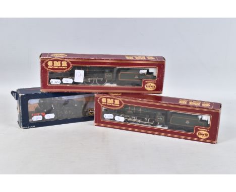 A BOXED BACHMANN OO GAUGE W.D. Austerity class locomotive, No.90566, B.R. black livery (32-256), missing one buffer and has s