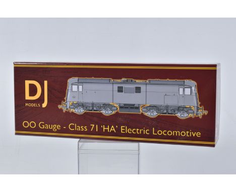 A BOXED DJ MODEL TRAIN OO GAUGE CLASS 71 'HA' Electric Locomotive, in BR Blue (weathered) No. 71008, KMRC Exclusive, in good 
