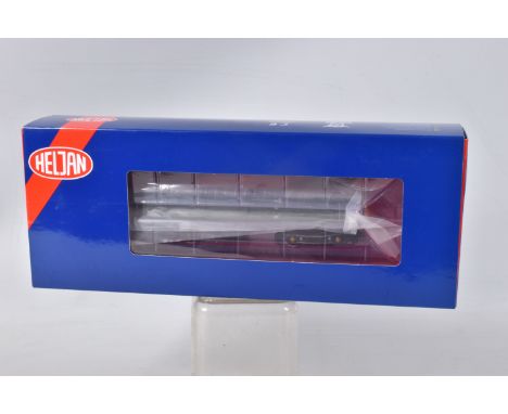 A BOXED HELJAN RAILWAY MODEL OO GAUGE CLASS 25 Tamworth Castle  BR Railtour Green  D7672, 2539, appears in new condition with