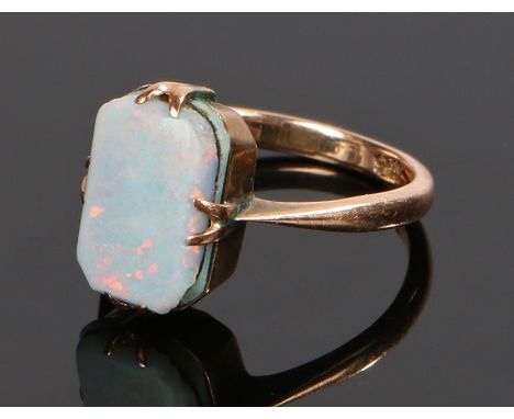 9 carat gold opal set ring, with a rectangular opal to the centre, ring size H