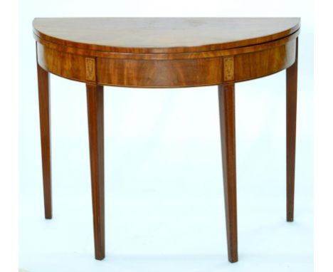 A VICTORIAN INLAID MAHOGANY FOLDING CARD TABLE, 93CM W