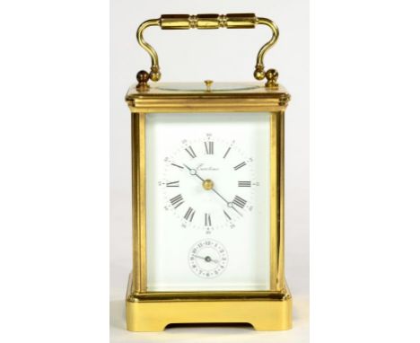 A FRENCH BRASS CARRIAGE CLOCK, THE ENAMEL DIAL WITH SUBSIDIARY ALARM DIAL, THE MOVEMENT WITH REPLACEMENT PLATFORM LEVER ESCAP