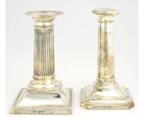 AN EDWARD VII SILVER DWARF COLUMNAR CANDLESTICK ON SQUARE FOOT, 13CM H, LONDON 1902 AND ANOTHER SIMILAR, BOTH LOADED