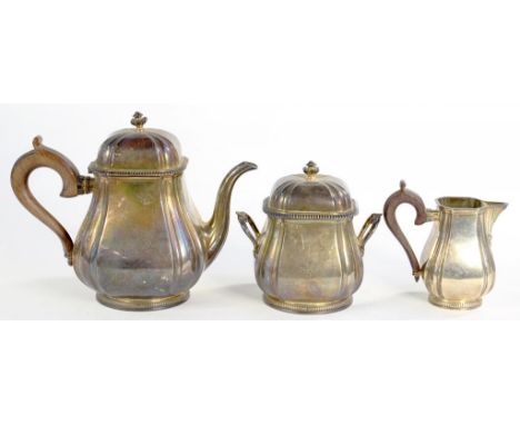 A FRENCH SILVER THREE PIECE TEA SERVICE, TEAPOT 18CM H, EARLY 20TH C, 45OZS