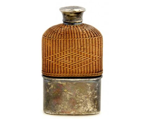 A VICTORIAN SILVER MOUNTED GLASS HIP FLASK WITH WICKER COVERED SHOULDER AND DETACHABLE SILVER CUP, 12CM H, LONDON 1881 