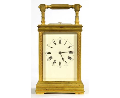 A FRENCH BRASS CARRIAGE CLOCK, THE GONG STRIKING MOVEMENT RETAINING THE ORIGINAL SILVERED PLATFORM LEVER ESCAPEMENT IN MILLED