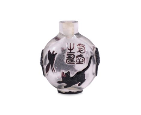 AN INSCRIBED PURPLE OVERLAY GLASS SNUFF BOTTLE
Circular form transparent and purple overlay glass bottle, decorated in relief