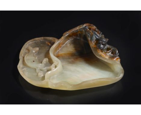A CARVED JADE CHILONG AND CARP BRUSH WASHER
Of naturalistic form, of celadon colour with heavy russet inclusions to one end
1