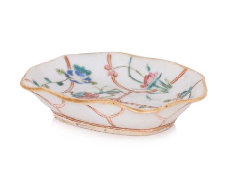 A FAMILLE ROSE PORCELAIN SAUCE DISH
19th century, lotus form dish decorated in flowers and grasshopper, red overglaze and gil