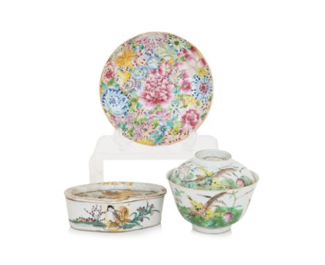 A GROUP OF FAMILLE ROSE PORCELAIN ITEMS
19th/20th Century, comprising a millefleurs saucer dish; a bowl and cover decorated w