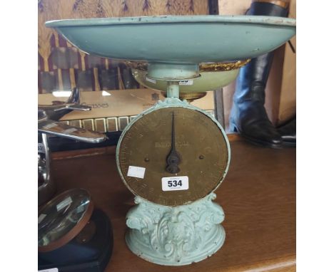 A vintage Salter family scale