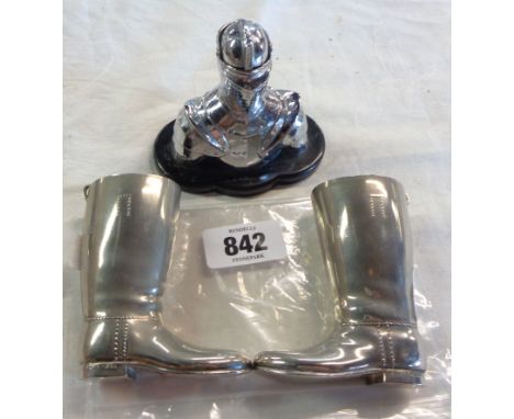 A bag containing a quantity of collectable items comprising novelty knight form table lighter and a pair of silver plated boo