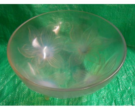 Rene Lalique: an Art Deco opalesent glass bowl decorated in the 'Lys' pattern - engraved 'R. Lalique France No 382' to base
