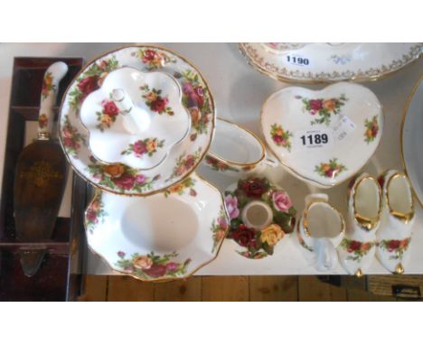 A quantity of Royal Albert bone china items decorated in the 'Old Country Roses' pattern including heart shaped trinket box, 