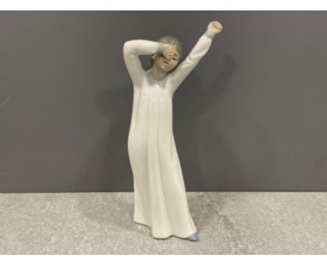 Nao by Lladro, Boy stretching