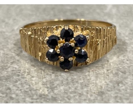 Ladies 9ct gold Sapphire cluster ring 2.2g size P