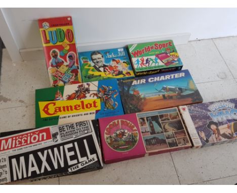 8 boxed vintage boardgames including Camelot by Waddingtons, doctor who, world of sport, Ludo etc