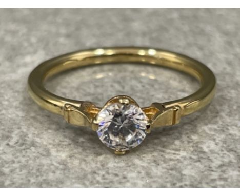9ct gold ladies CZ solitaire ring. 1g size N1/2
