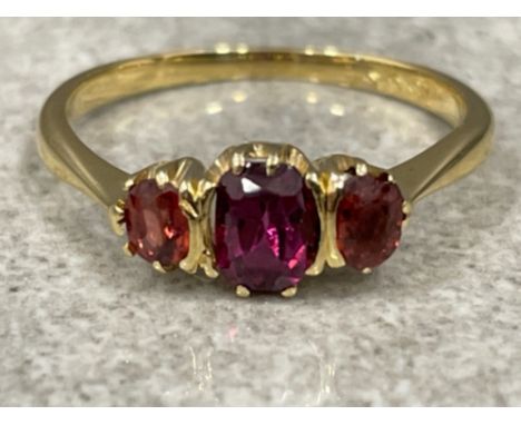 Antique 15ct gold Red 3 stone ring. 2.42g size N