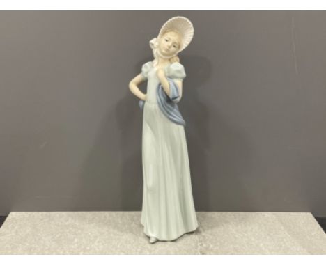 Nao by Lladro, woman dressed with hat