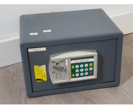 Small underbench digital and manual metal safe, with key