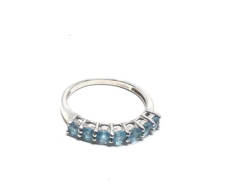 9ct white gold topaz ring (2g) 