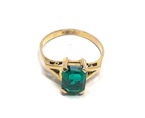 9ct gold vintage green paste  dress ring (2.6g) 