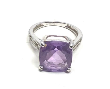 9ct white gold amethyst &amp; diamond dress ring (4.4g) 