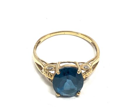 9ct gold topaz &amp; diamond ring (2.3g) 