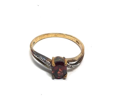 9ct gold garnet &amp; diamond  ring (1.8g) 